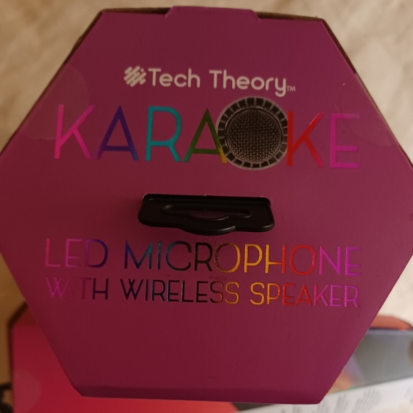 Karaoke Microphone with speaker. USB charging, Bluetooth. With flashing lights. - Picture 5 of 5